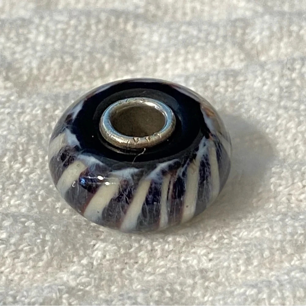 Trollbeads Fur Animal Glass Bead Retired 2012 - Picture 1 of 8